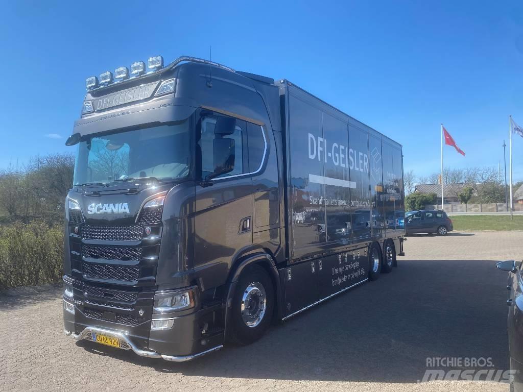 Scania S 520 탑차 트럭
