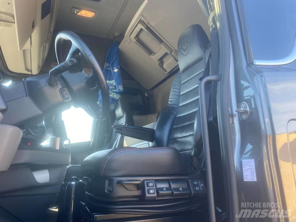 Scania S 520 탑차 트럭