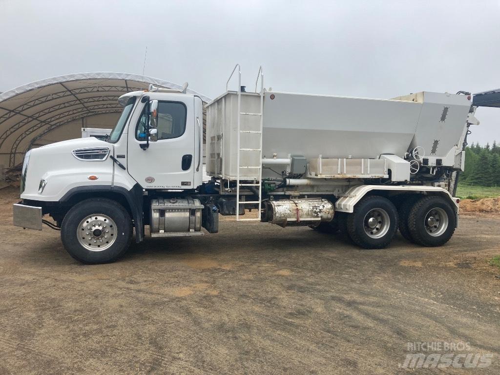 Freightliner SD 114 콘크리트 믹서트럭