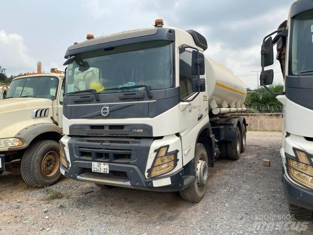 Volvo FMX 400 탱커 트럭