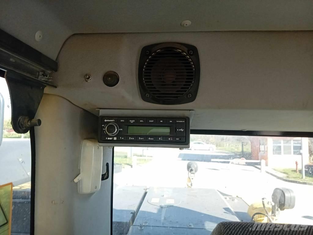 Komatsu PW 160-11  휠 굴삭기