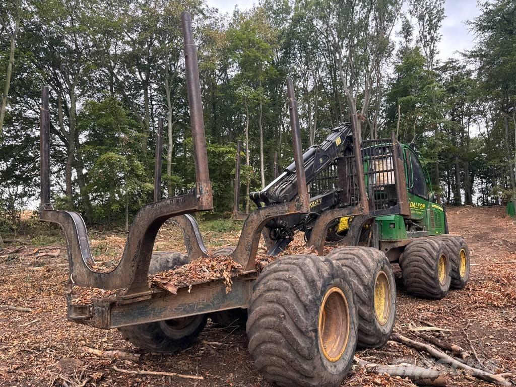 John Deere 1110 E 원목 포워더