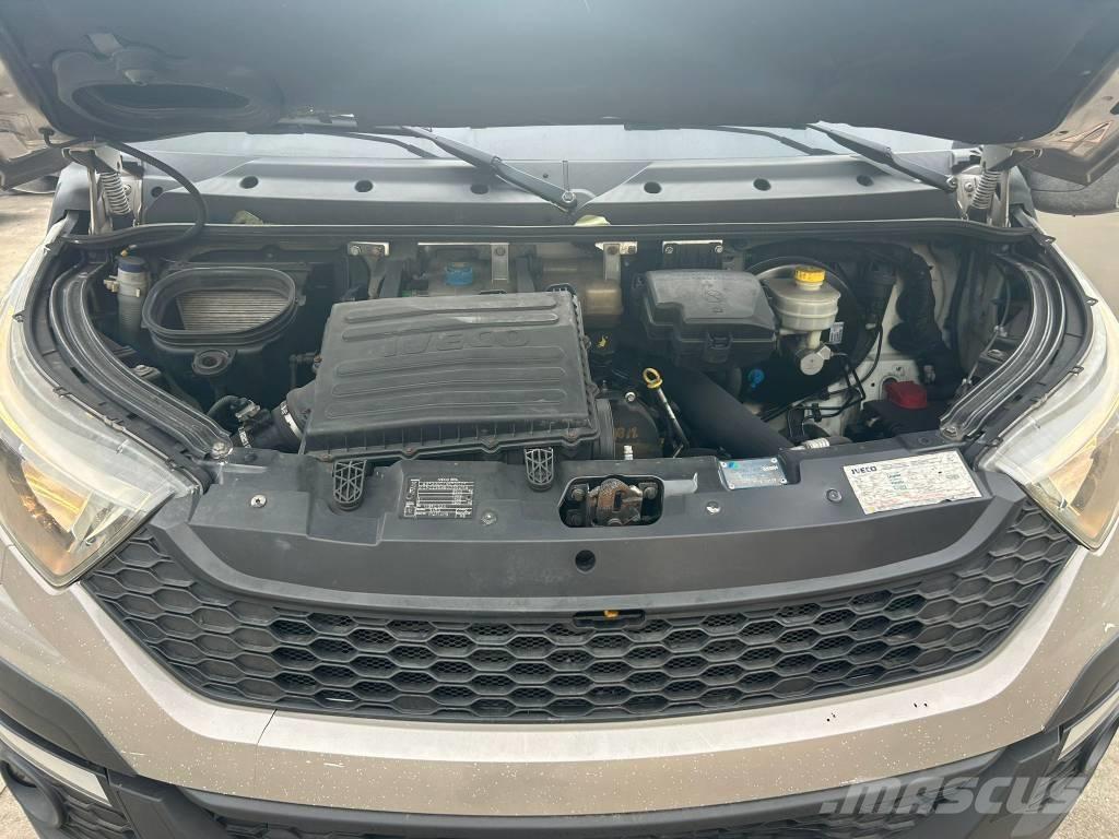 Iveco Daily 35-130 크레인 트럭