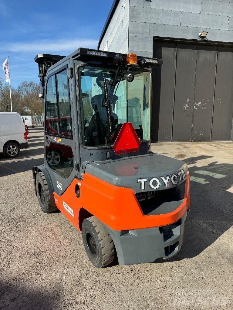 Toyota 52-8FDJF35 디젤 지게차