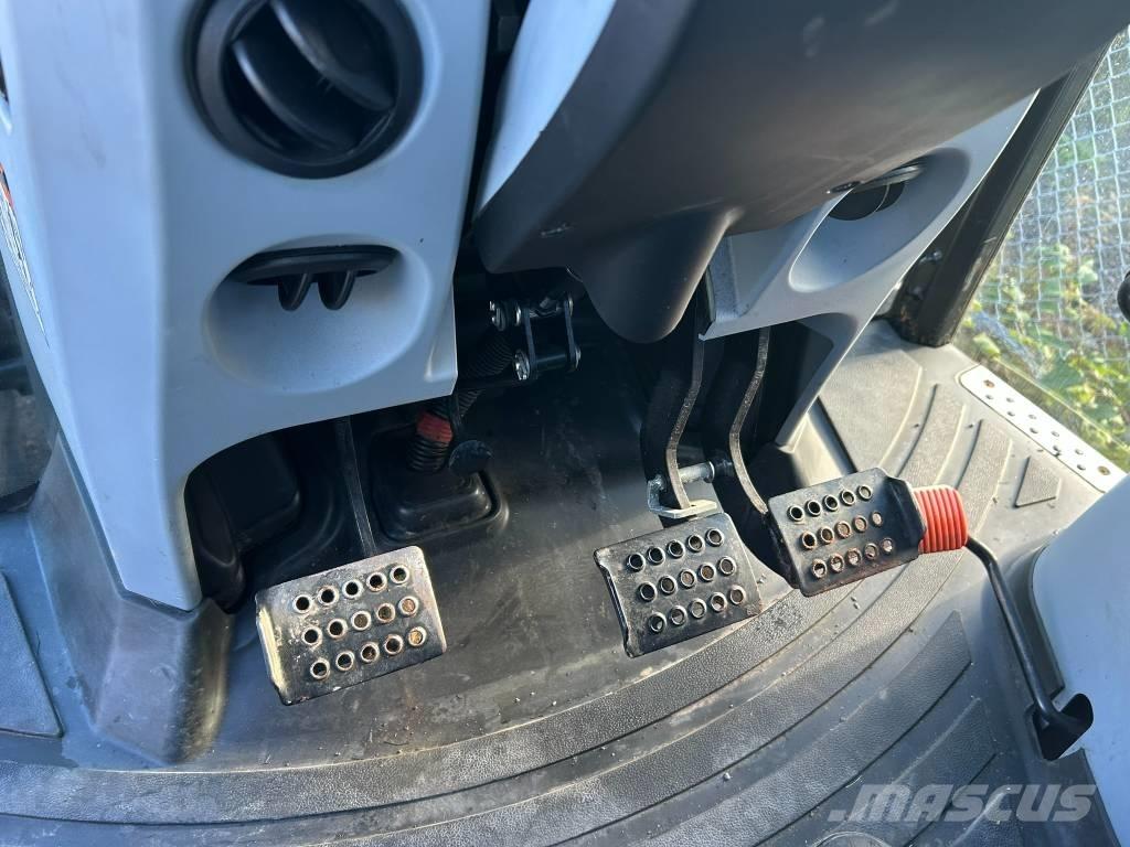 New Holland T 5.105 트랙터