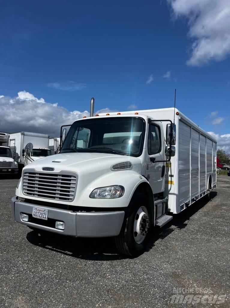 Freightliner M2 106 음료 배달 트럭