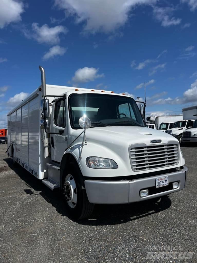 Freightliner M2 106 음료 배달 트럭