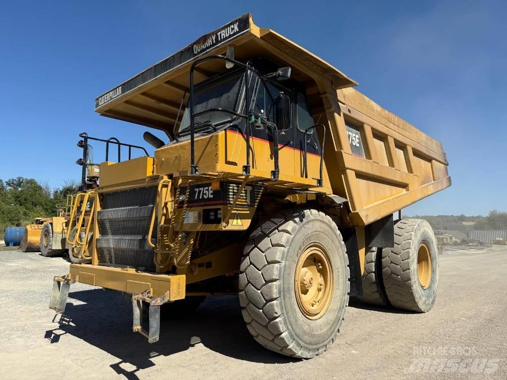 CAT 775 E 초대형 덤프 트럭