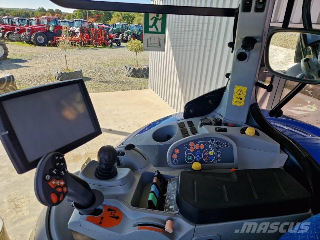 New Holland T 7.235 트랙터