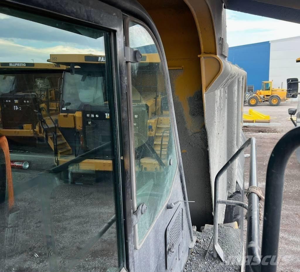 CAT 775 G 초대형 덤프 트럭