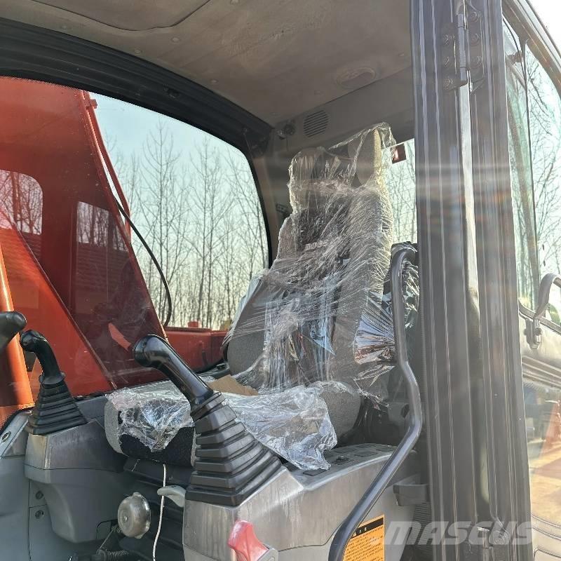 Doosan DX 140 중형굴삭기 7톤-28톤