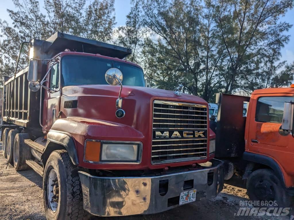 Mack CL 713 덤프 트럭