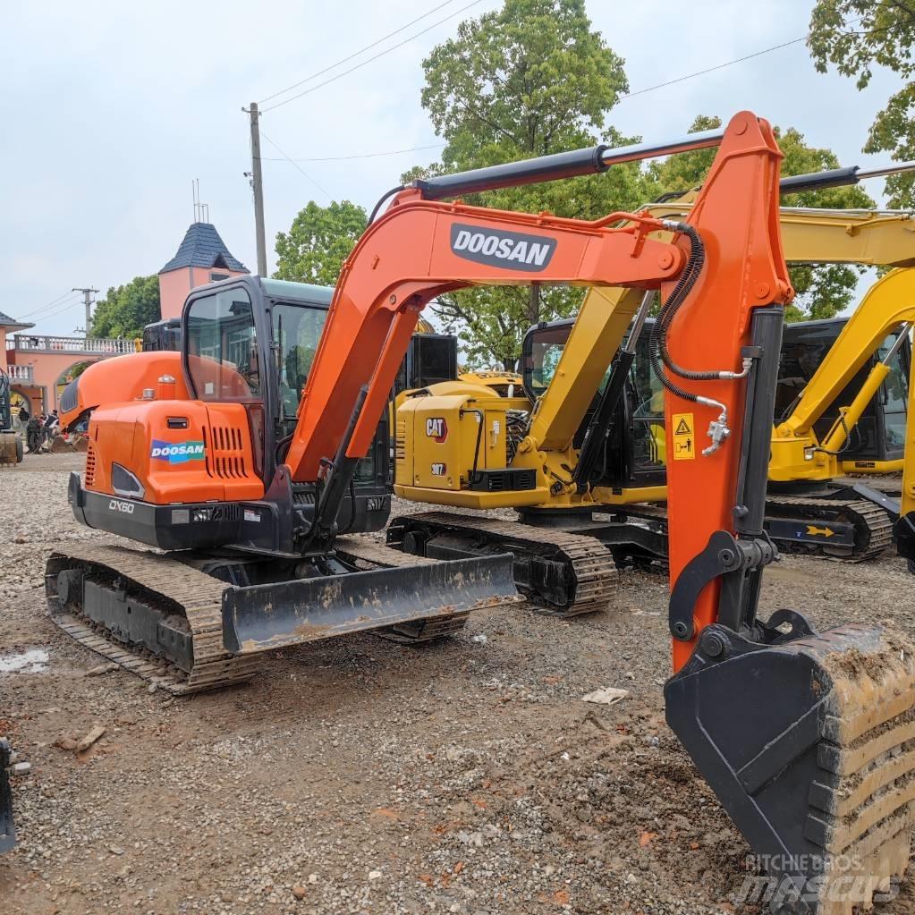 Doosan DX60 소형 굴삭기 7톤 미만