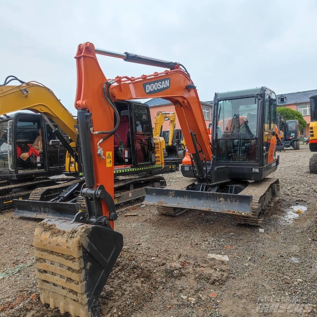 Doosan DX60 소형 굴삭기 7톤 미만