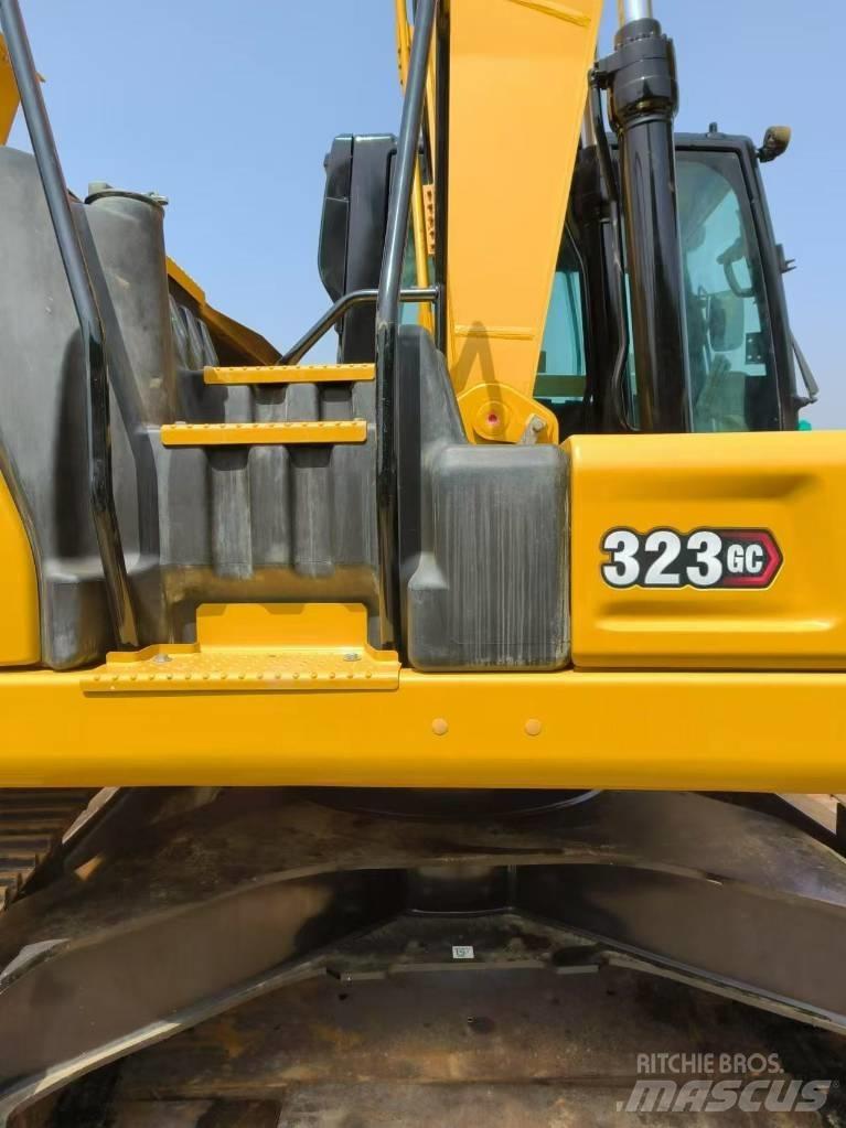 CAT 323 GC 대형 굴삭기 29톤 이상