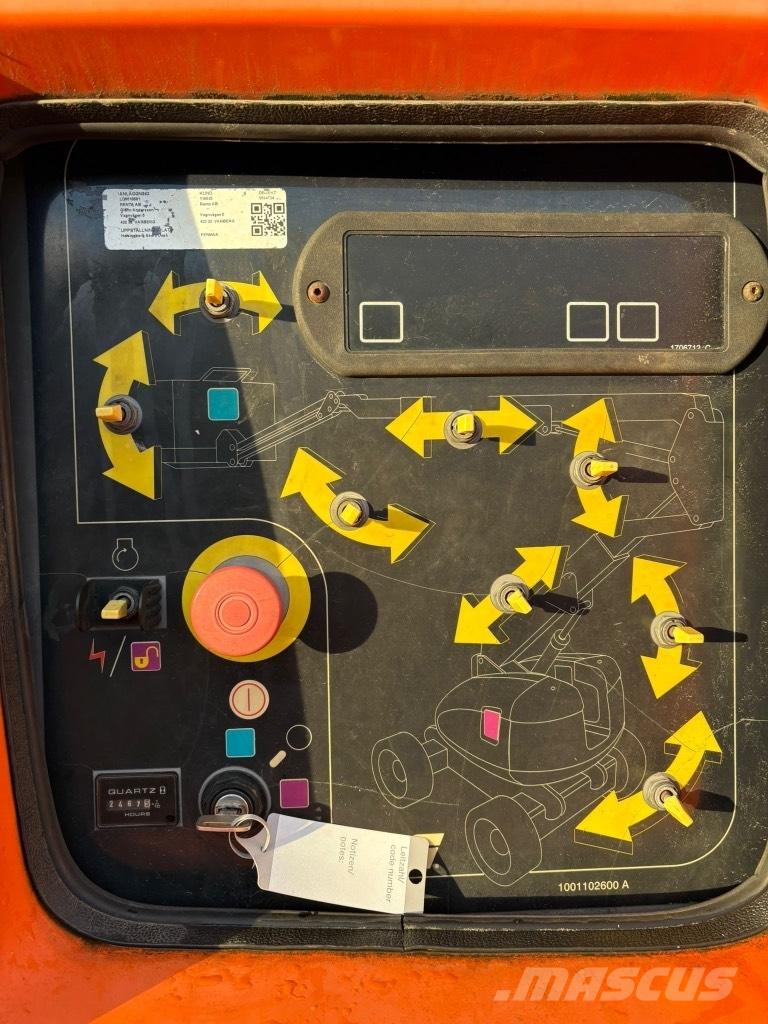 JLG 800 AJ 관절형 전동이동 리프트