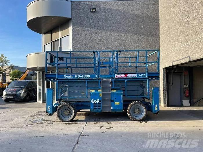 Genie GS4390RT 가위형 리프트