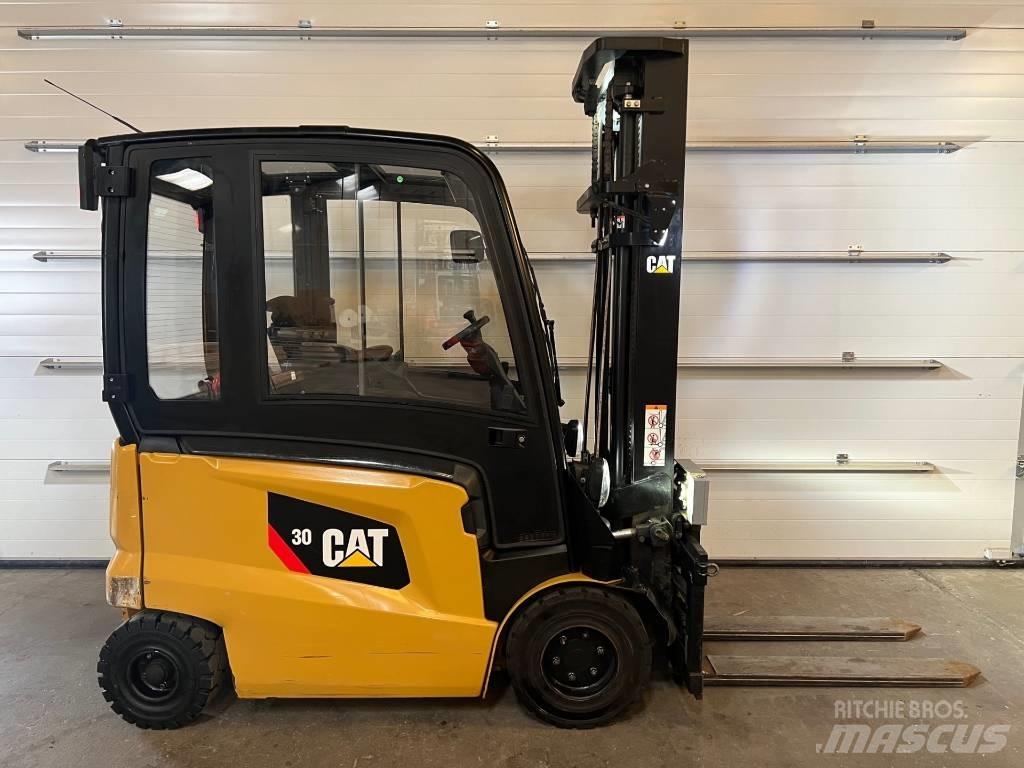 CAT EP30CN 전동 지게차