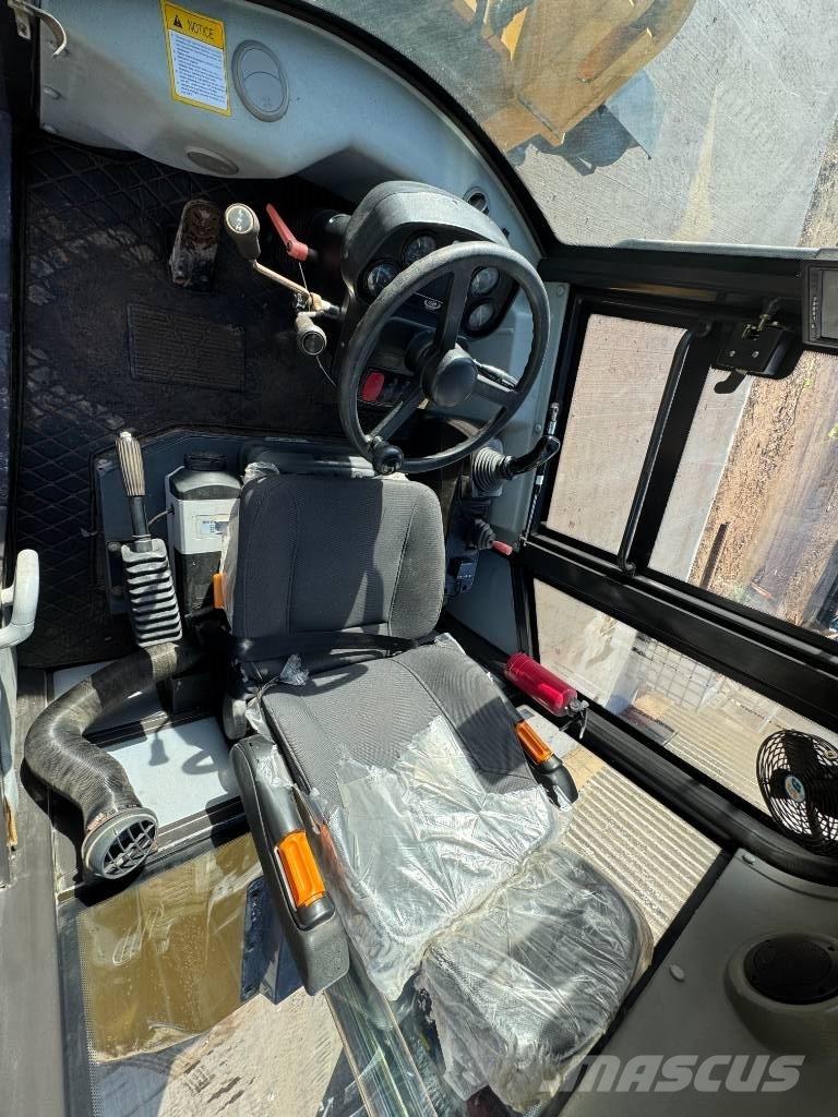 HZM 825  휠로우더