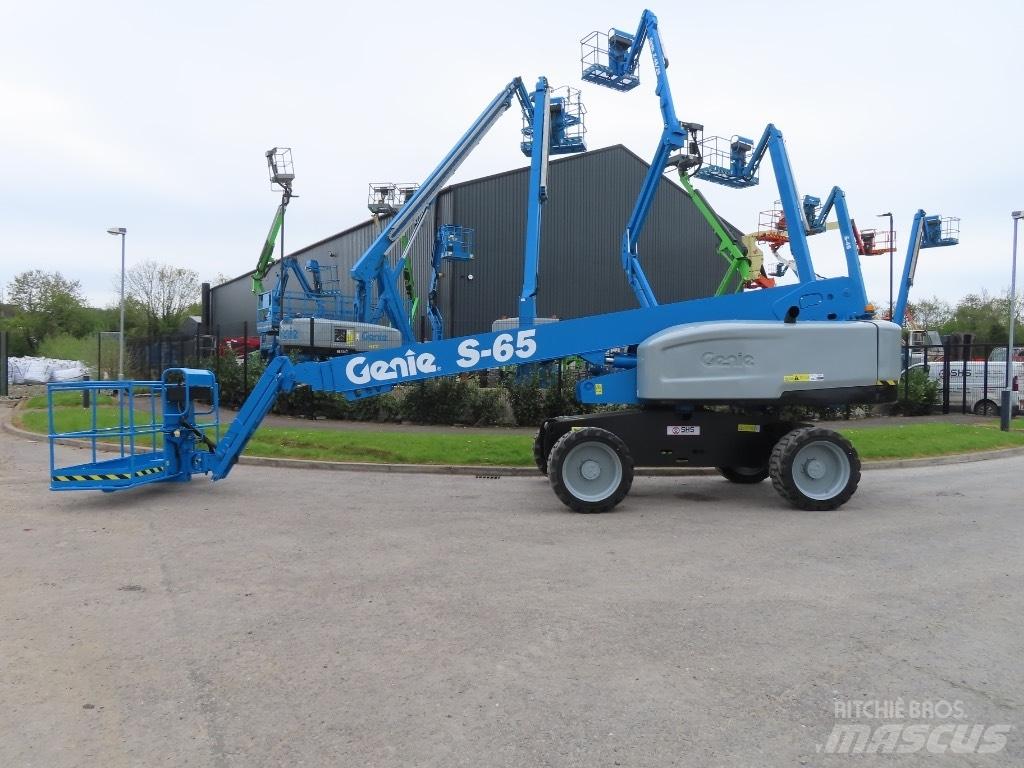Genie S 65 견인식 전동이동 리프트