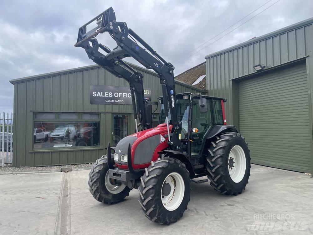 Valtra A 83 트랙터