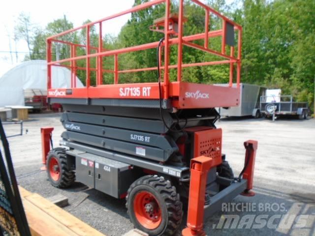 SkyJack SJ 7135 RT 가위형 리프트