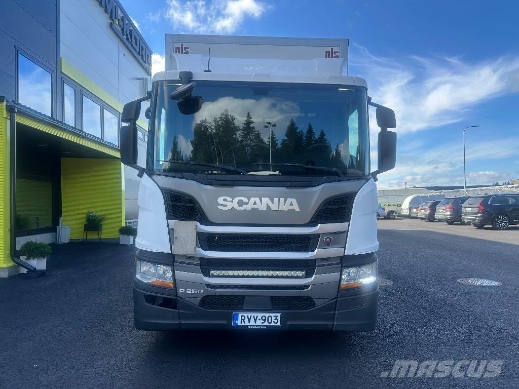 Scania P250 탑차 트럭