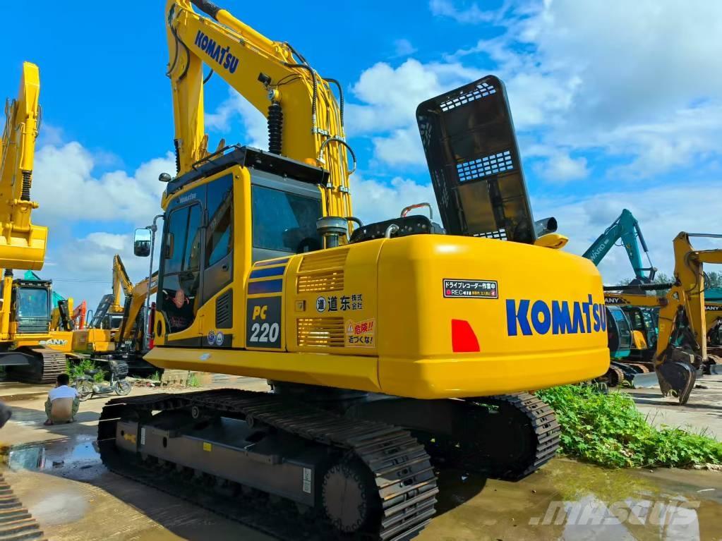 Komatsu PC 220-8 대형 굴삭기 29톤 이상