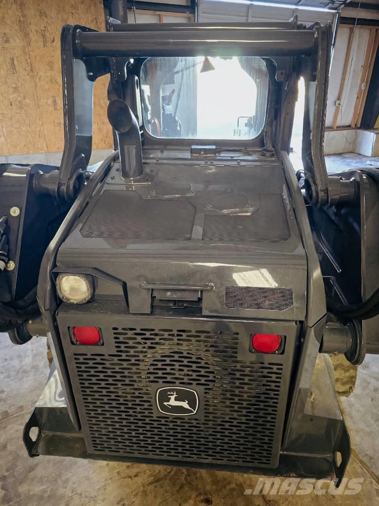 John Deere 325 G  스키드로더