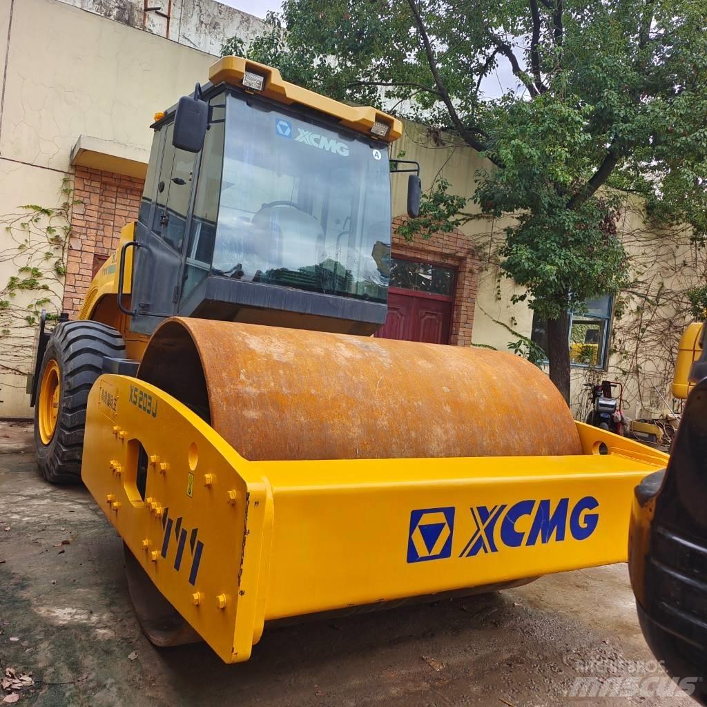 XCMG XS223J 싱글 드럼 롤러