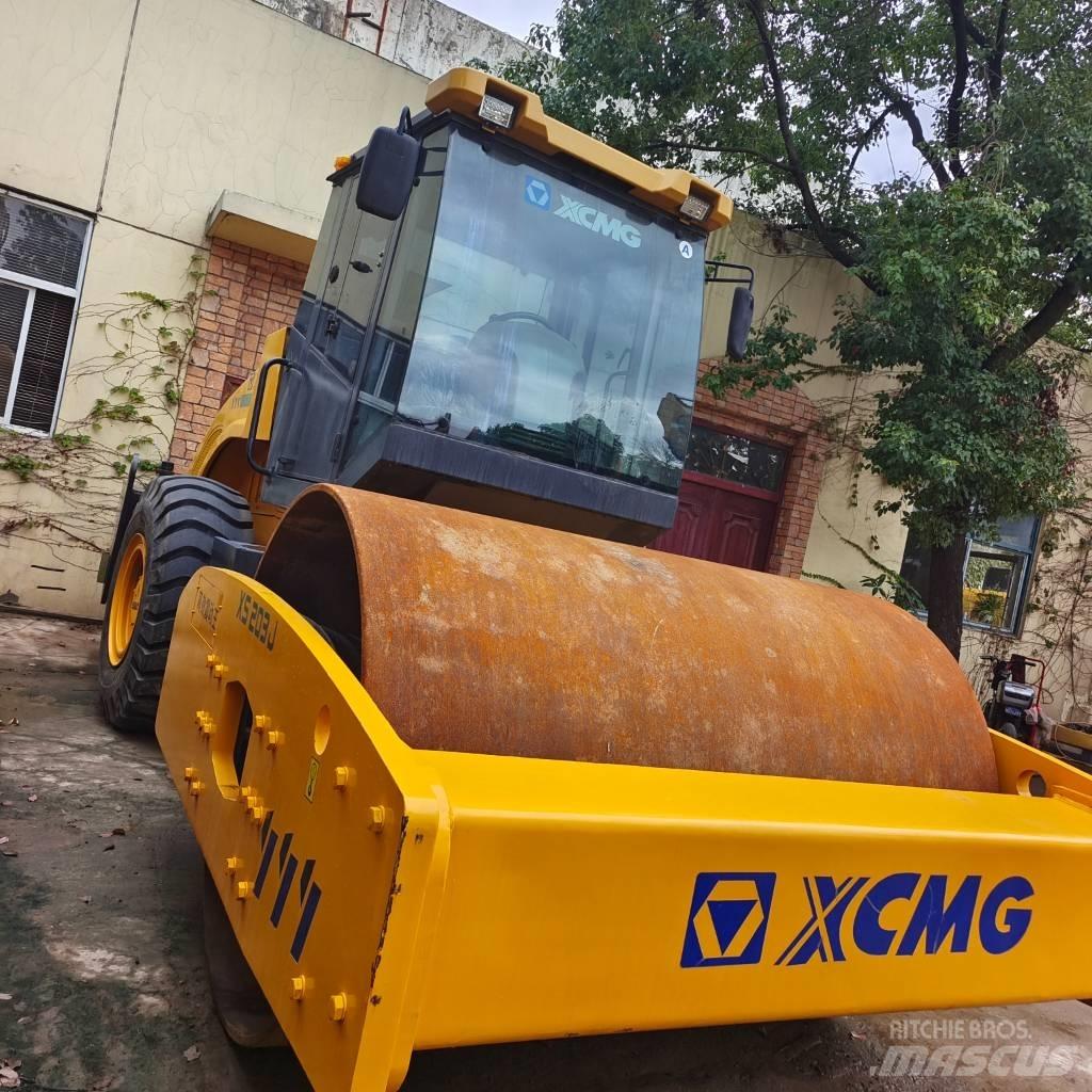 XCMG XS223J 싱글 드럼 롤러