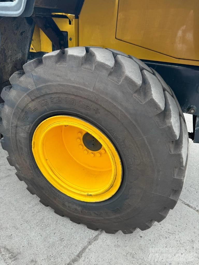 Komatsu WA250  휠로우더
