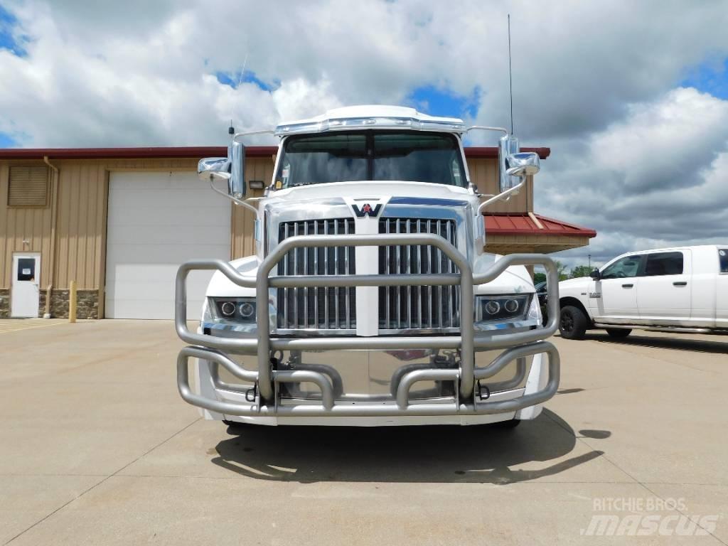 Western Star 5700 XE 트랙터 유닛