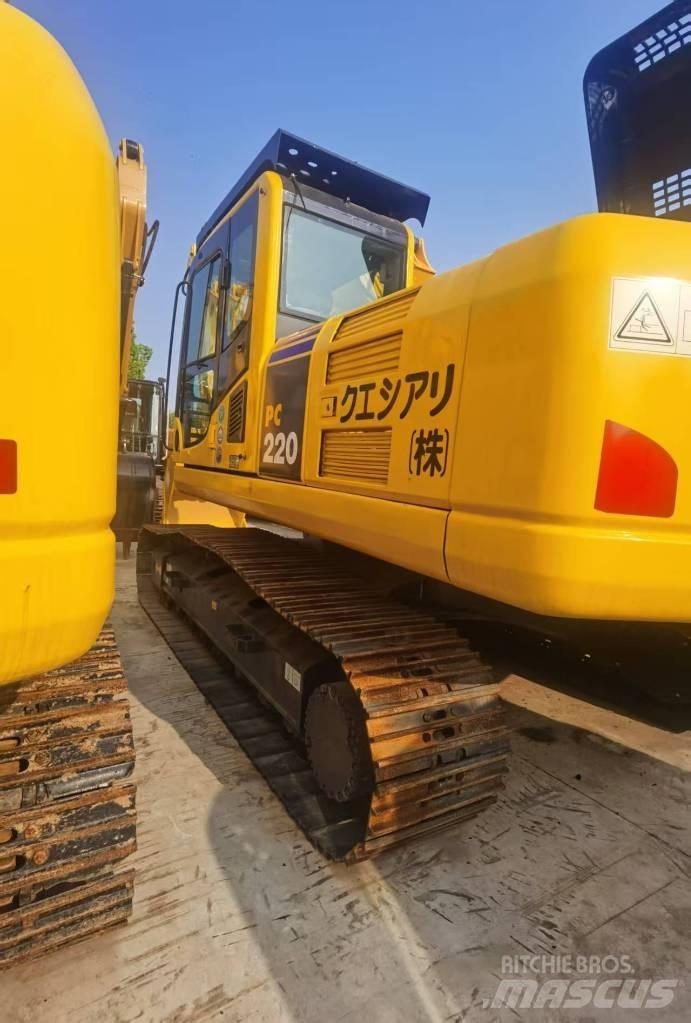 Komatsu PC 220 대형 굴삭기 29톤 이상