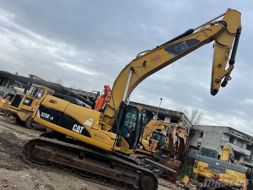 CAT 323 D 대형 굴삭기 29톤 이상