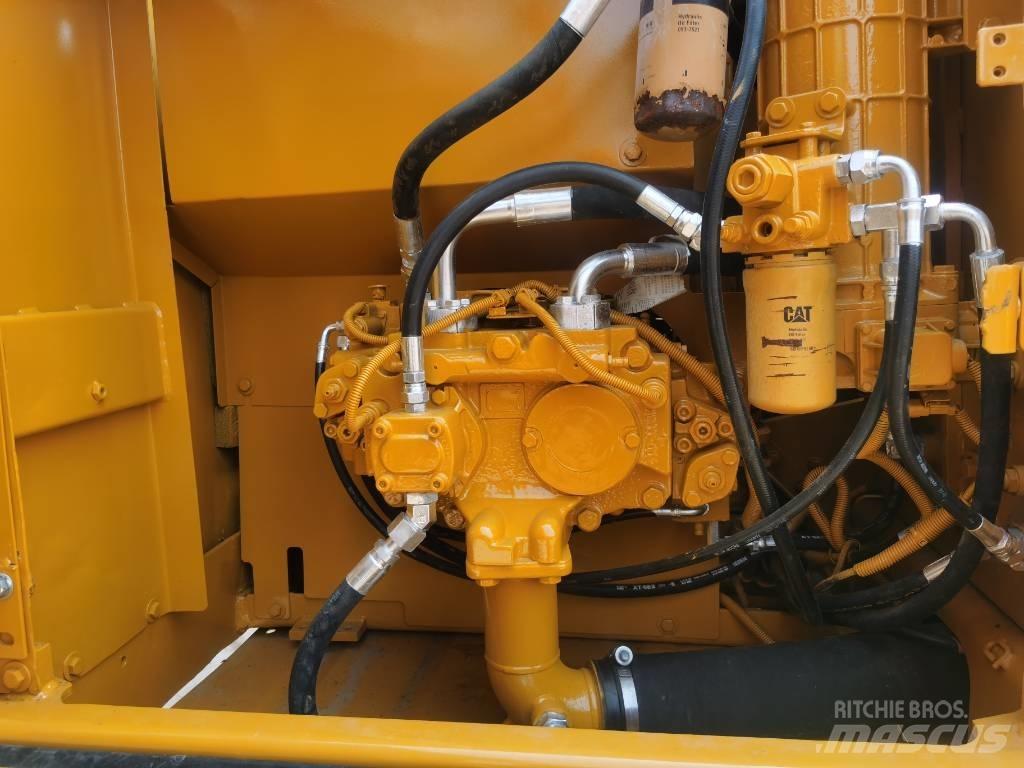 CAT 320 D 대형 굴삭기 29톤 이상