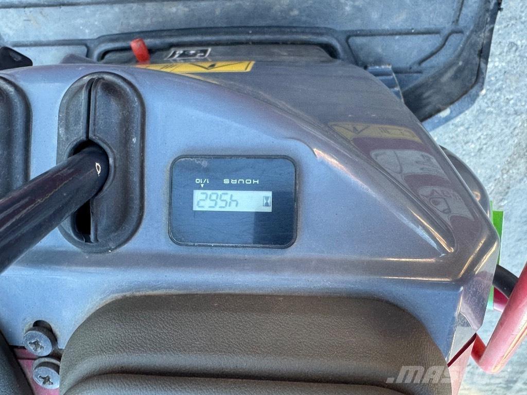 Yanmar SV08 (1E935) 소형 굴삭기 7톤 미만