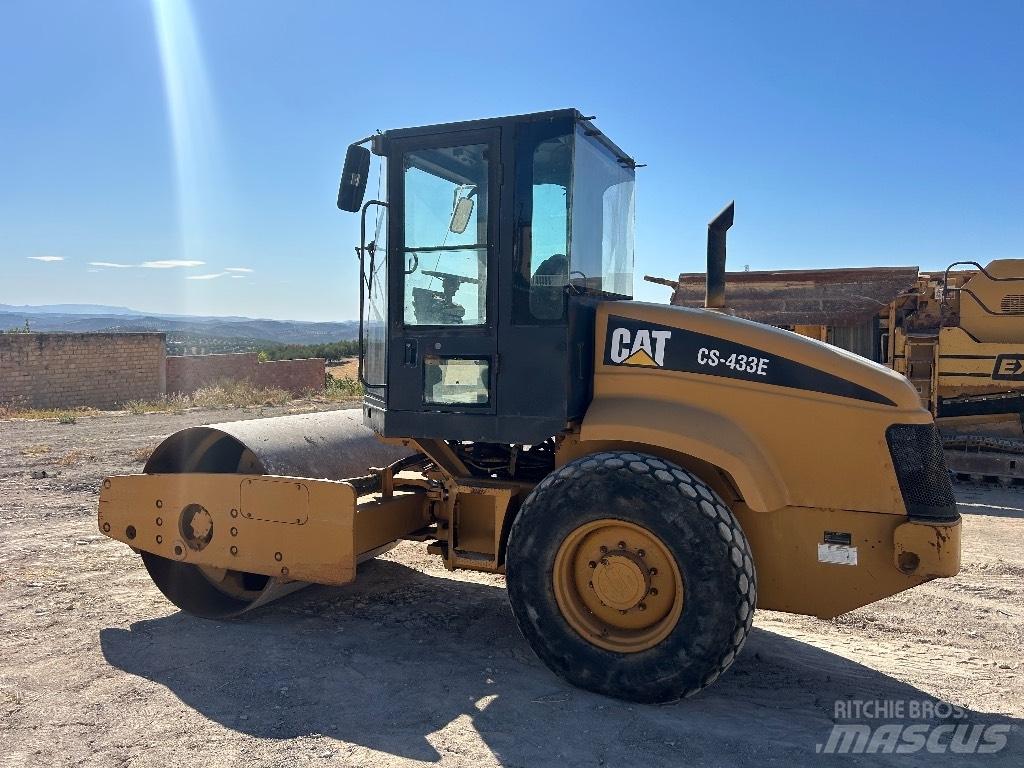 CAT CS 433 E 트윈 드럼 롤러