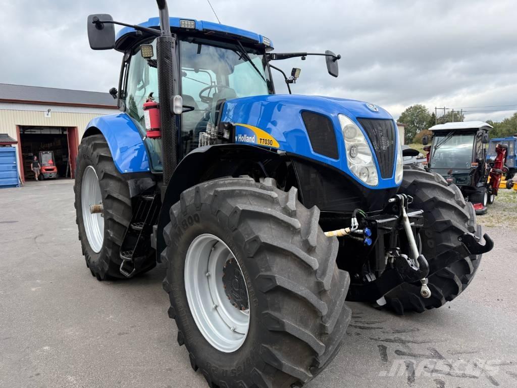 New Holland T7030 트랙터