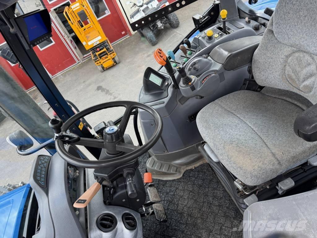 New Holland T7030 트랙터