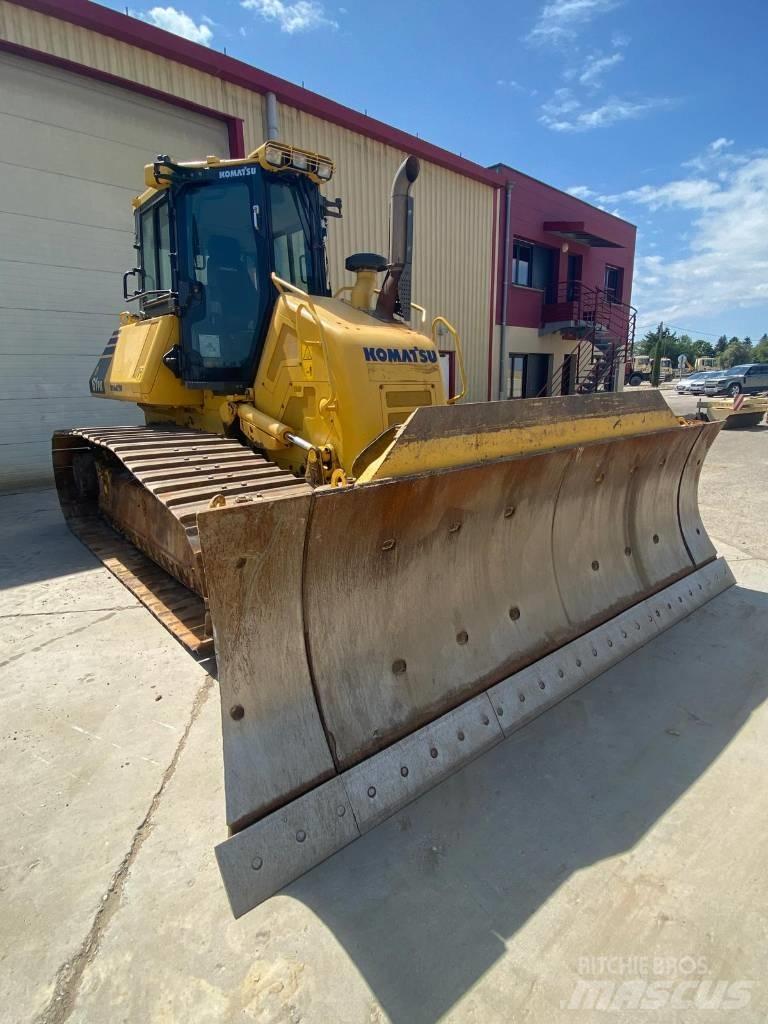 Komatsu D61PX24 크롤러 도저