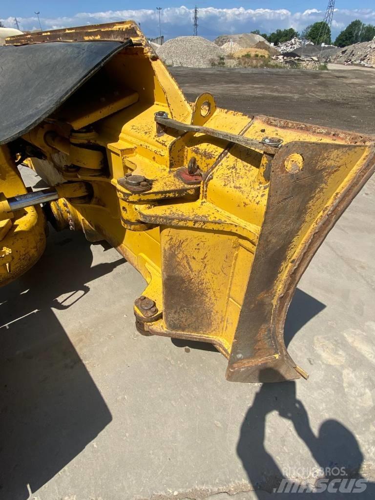 Komatsu D61PX24 크롤러 도저