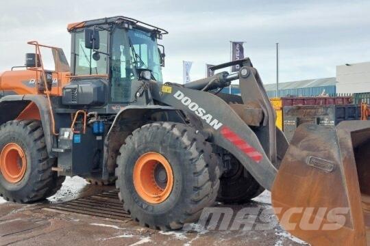 Develon DL 480-7 백호로더