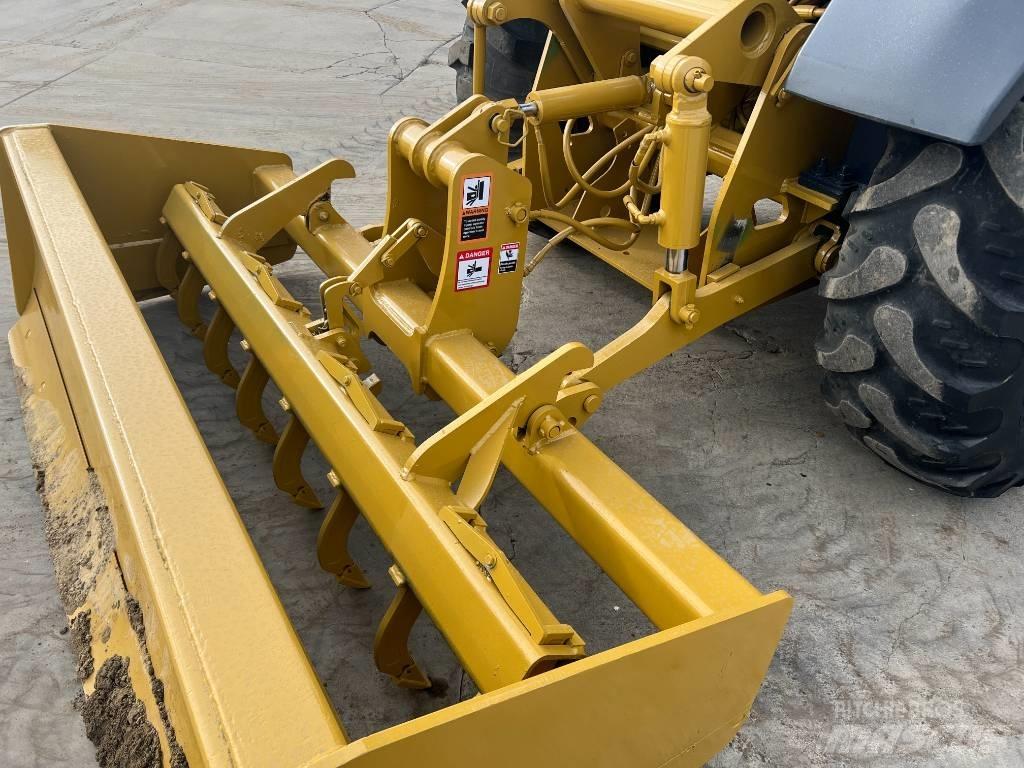 John Deere 210L EP 프론트 로더 및 굴착기