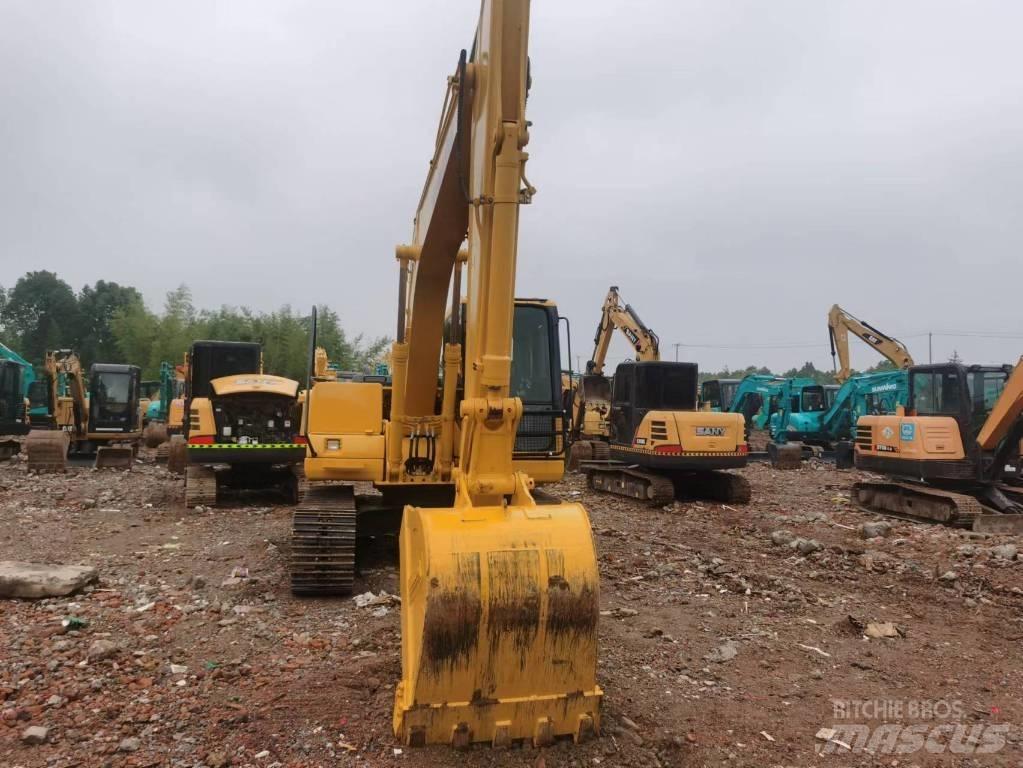 Komatsu PC 130 중형굴삭기 7톤-28톤