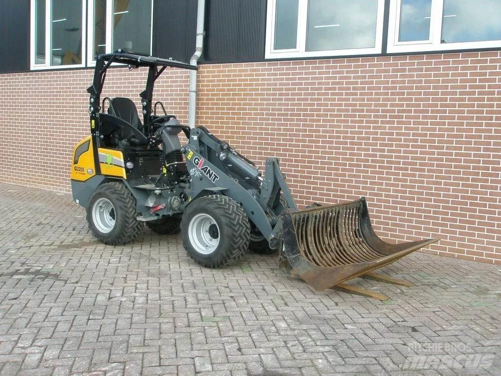 GiANT G2200E 미니 로더