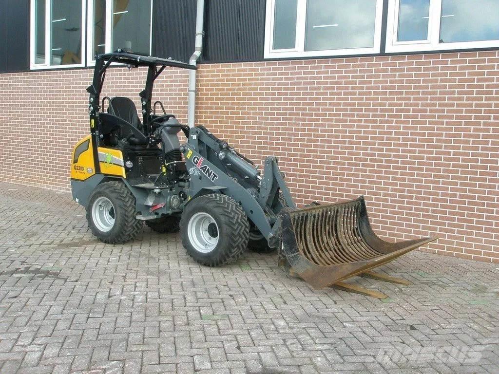 GiANT G2200E 미니 로더