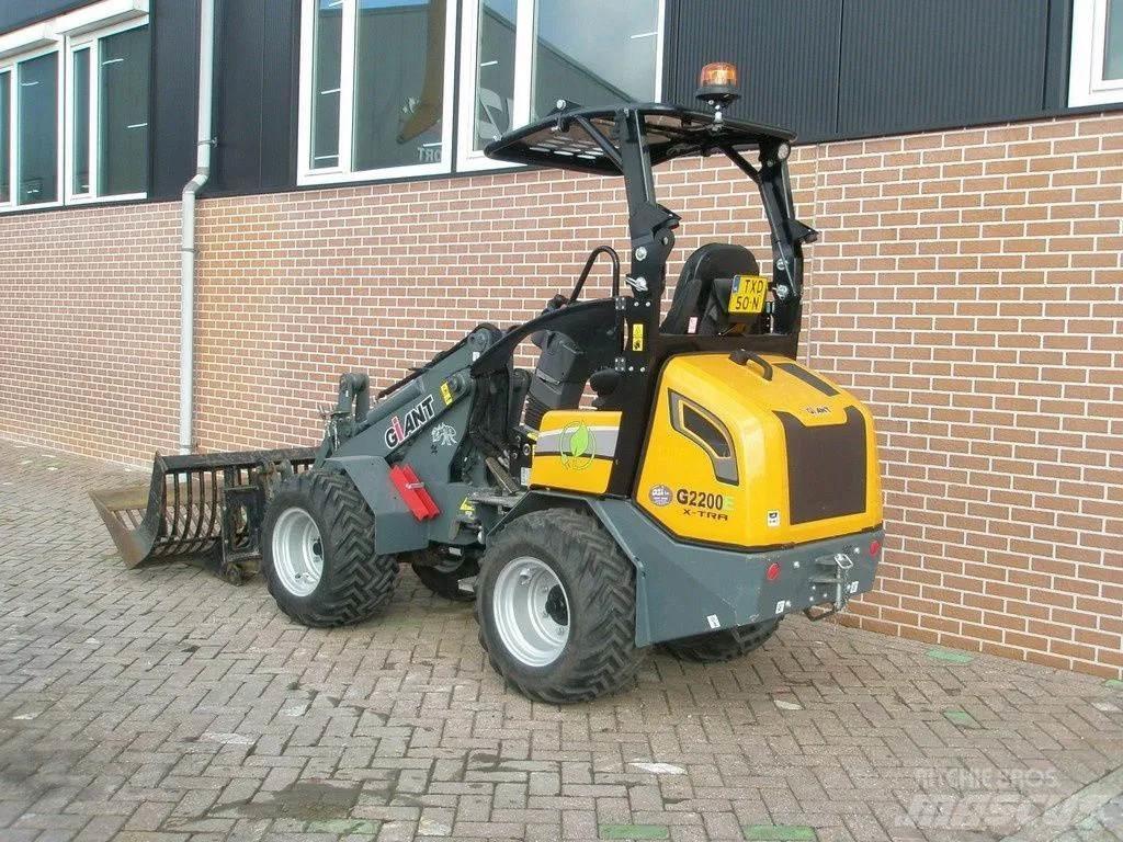GiANT G2200E 미니 로더