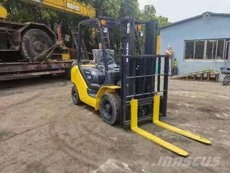 Komatsu 3 Ton 디젤 지게차