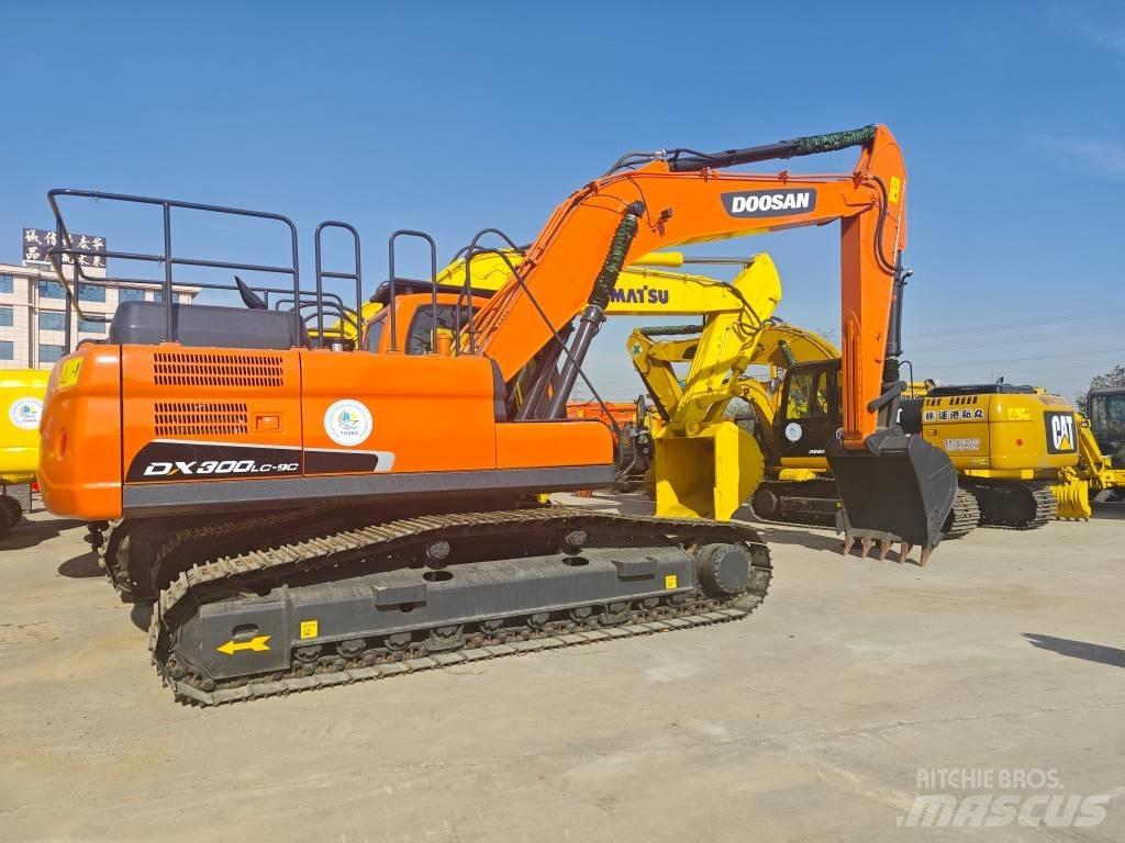 Doosan DX 300 대형 굴삭기 29톤 이상